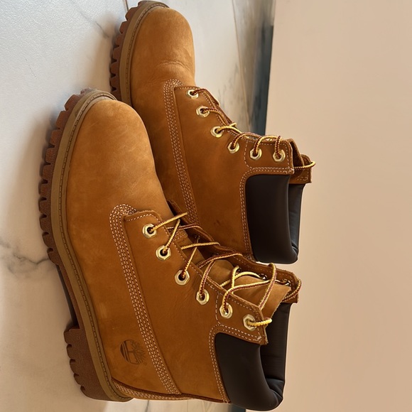 #Timberland boots size 5 used. Great condition have some minor stain - Picture 3 of 5